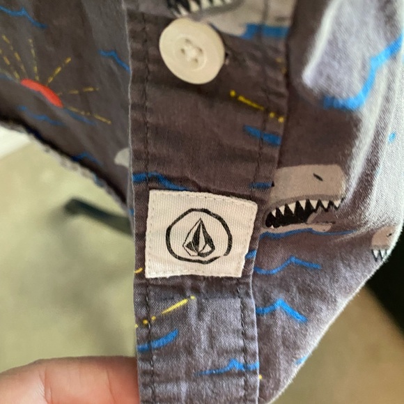 Volcom shark shirt - Picture 3 of 5